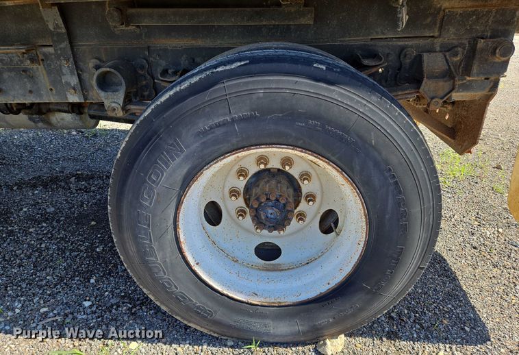 image for item EN8161 2000 Ford F650 Super Duty dump truck