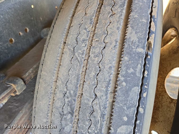 image for item EN8161 2000 Ford F650 Super Duty dump truck