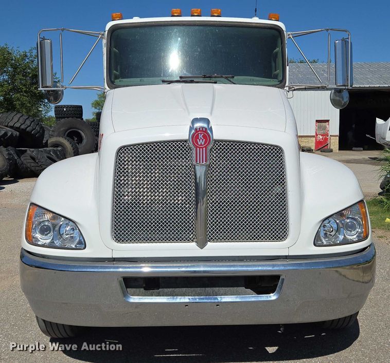 image for item EN8162 2012 Kenworth T370 utility / service truck