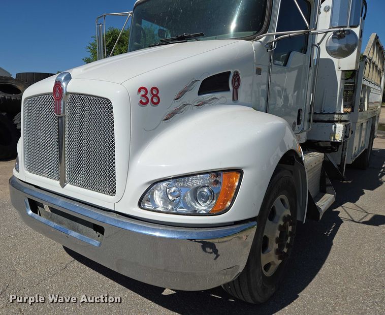 image for item EN8162 2012 Kenworth T370 utility / service truck