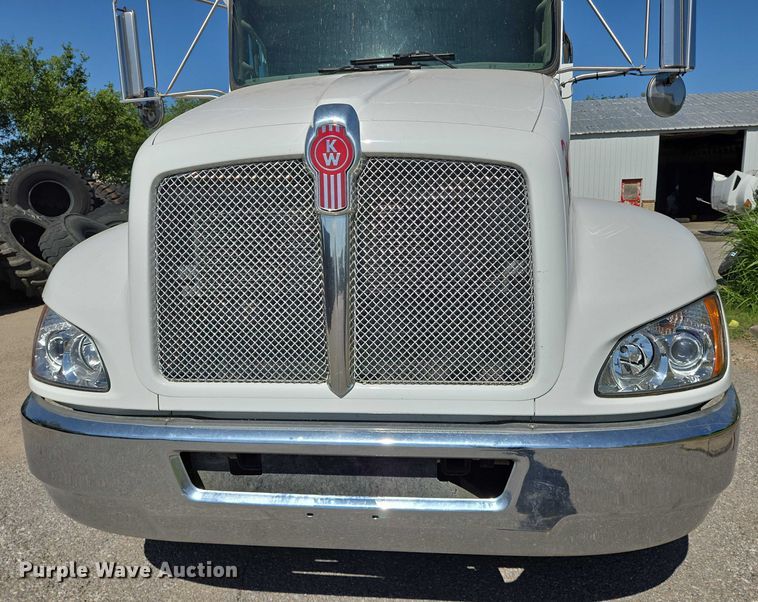 image for item EN8162 2012 Kenworth T370 utility / service truck