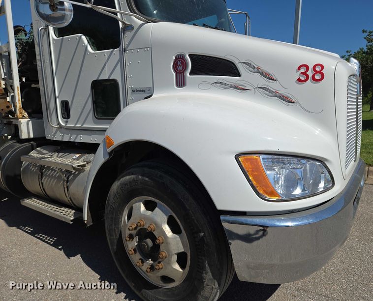 image for item EN8162 2012 Kenworth T370 utility / service truck