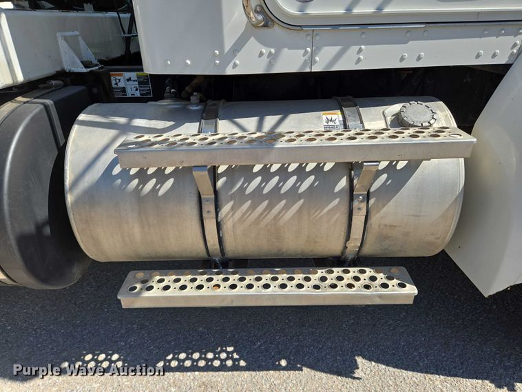 image for item EN8162 2012 Kenworth T370 utility / service truck