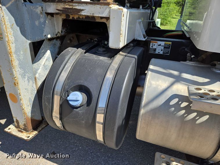 image for item EN8162 2012 Kenworth T370 utility / service truck