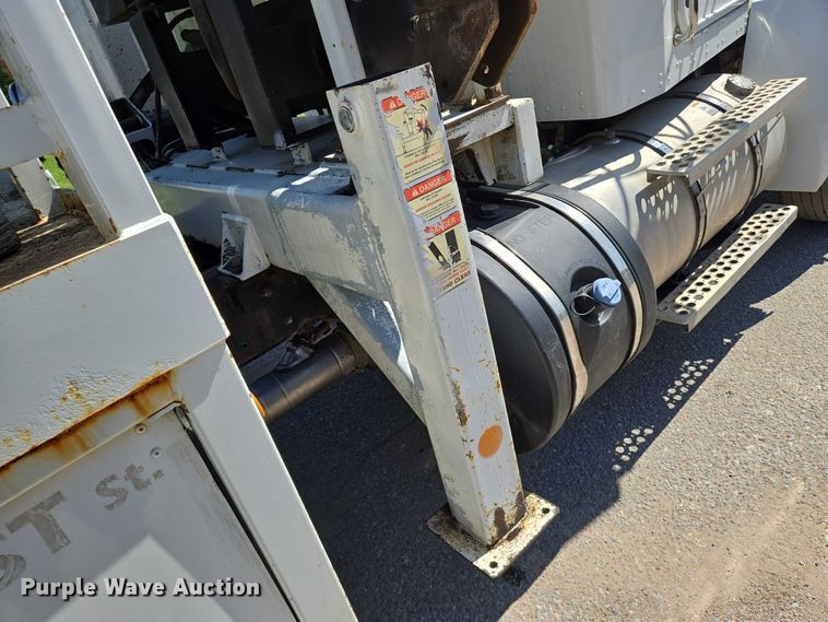 image for item EN8162 2012 Kenworth T370 utility / service truck