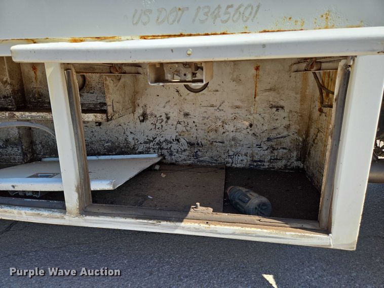 image for item EN8162 2012 Kenworth T370 utility / service truck