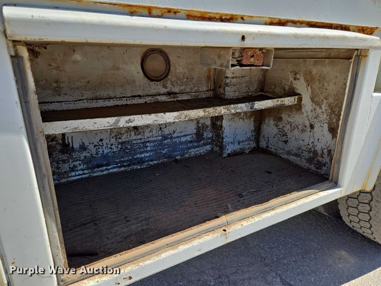 image for item EN8162 2012 Kenworth T370 utility / service truck