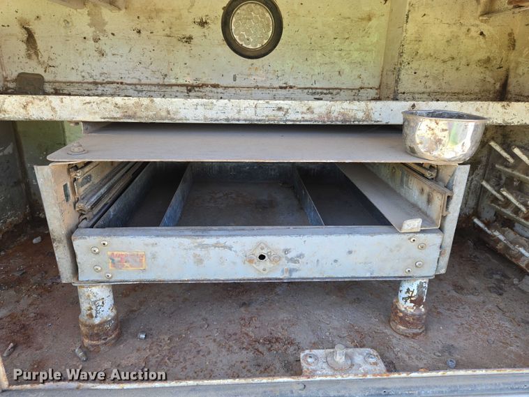 image for item EN8162 2012 Kenworth T370 utility / service truck