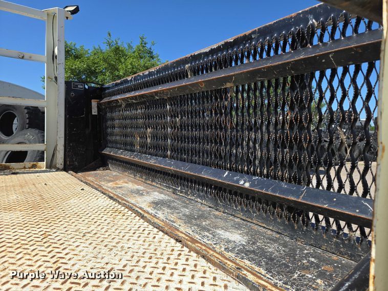 image for item EN8162 2012 Kenworth T370 utility / service truck