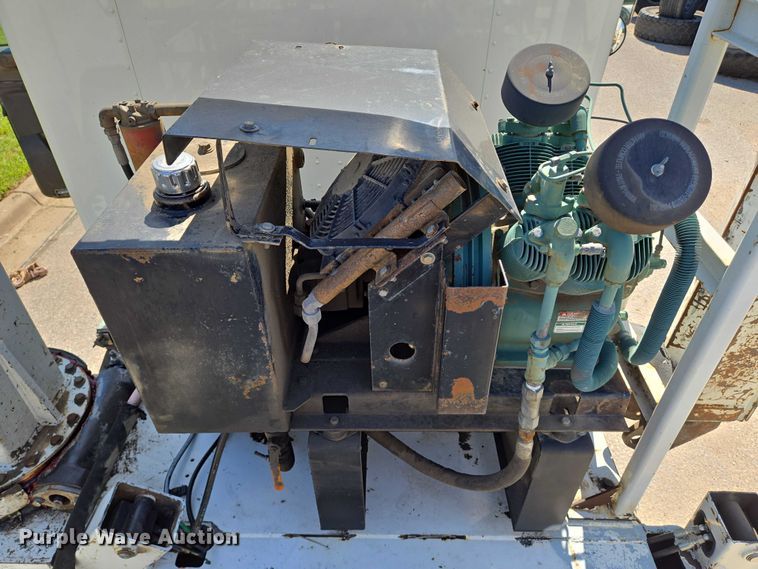 image for item EN8162 2012 Kenworth T370 utility / service truck