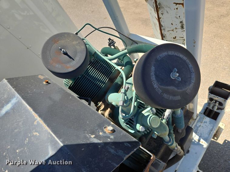 image for item EN8162 2012 Kenworth T370 utility / service truck