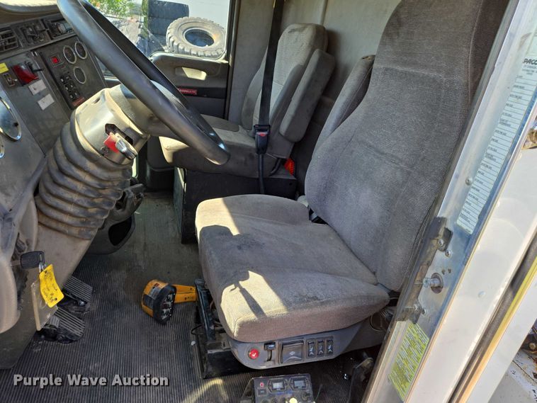 image for item EN8162 2012 Kenworth T370 utility / service truck