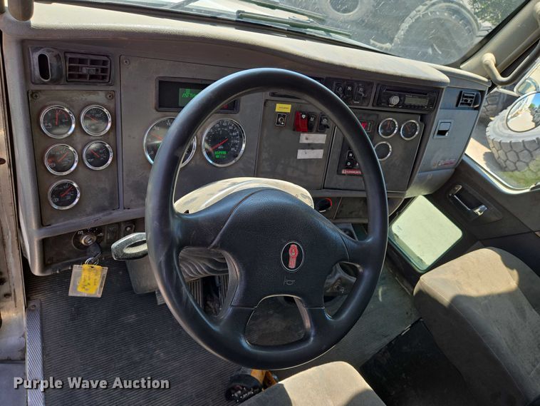 image for item EN8162 2012 Kenworth T370 utility / service truck