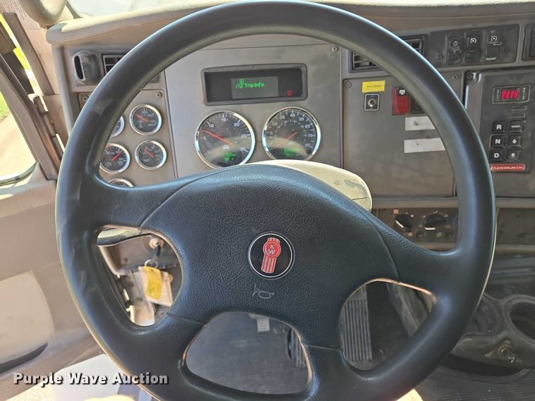 image for item EN8162 2012 Kenworth T370 utility / service truck