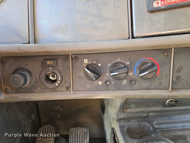 image for item EN8162 2012 Kenworth T370 utility / service truck