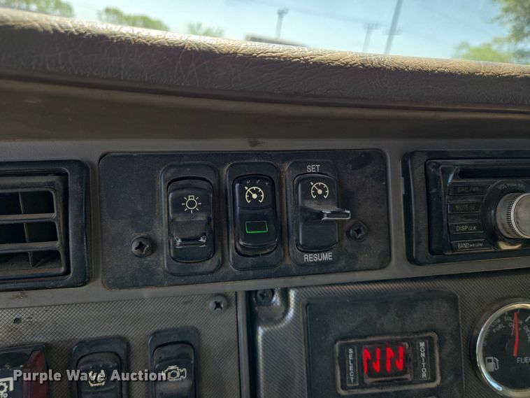 image for item EN8162 2012 Kenworth T370 utility / service truck