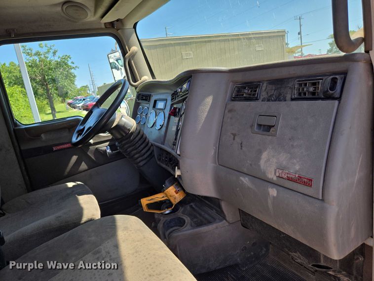 image for item EN8162 2012 Kenworth T370 utility / service truck