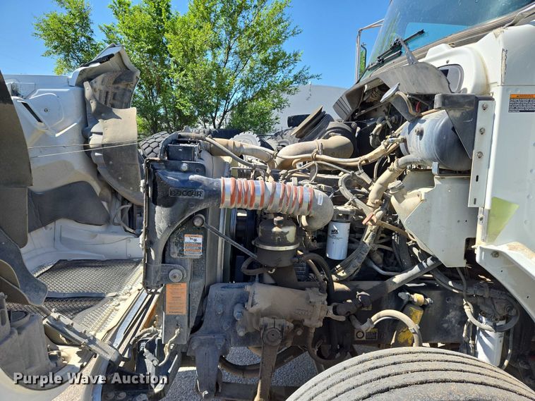 image for item EN8162 2012 Kenworth T370 utility / service truck