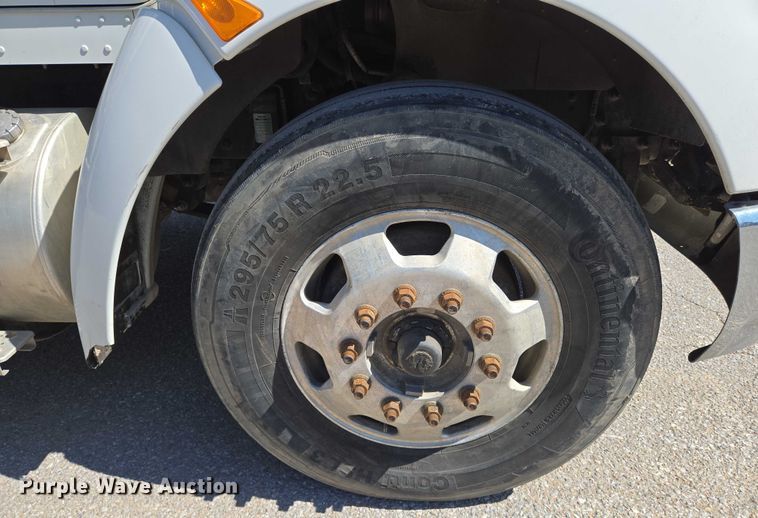 image for item EN8162 2012 Kenworth T370 utility / service truck