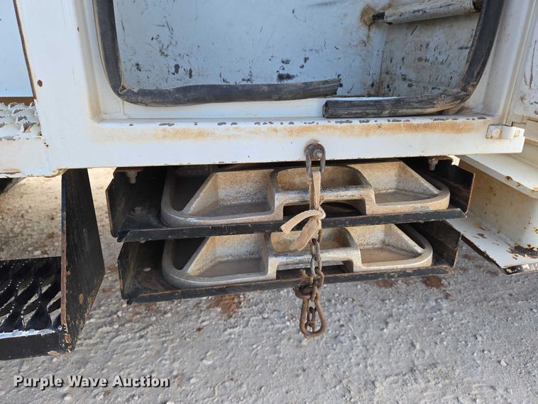 image for item EO0910 2014 Freightliner Business Class M2 digger derrick truck