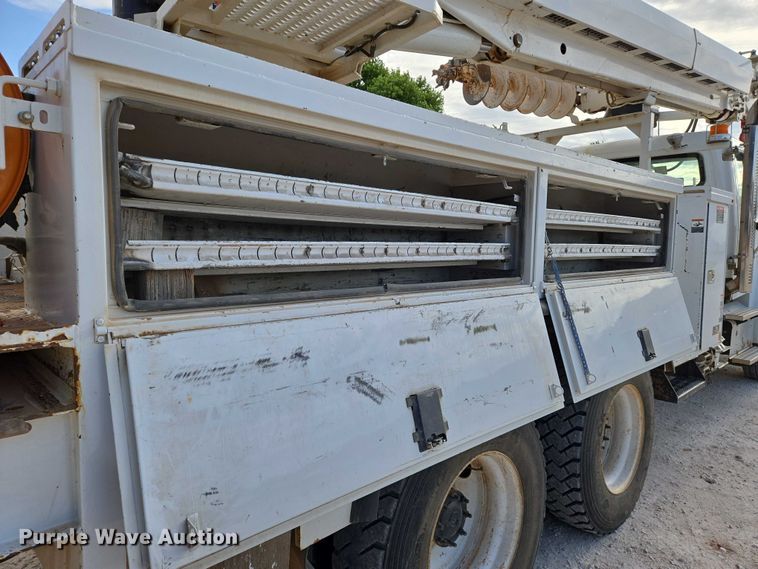 image for item EO0910 2014 Freightliner Business Class M2 digger derrick truck