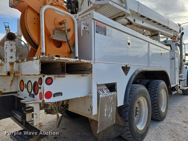 image for item EO0910 2014 Freightliner Business Class M2 digger derrick truck