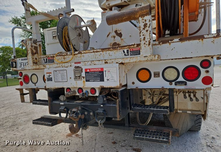 image for item EO0910 2014 Freightliner Business Class M2 digger derrick truck