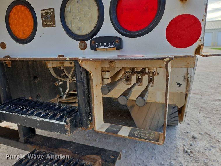 image for item EO0910 2014 Freightliner Business Class M2 digger derrick truck