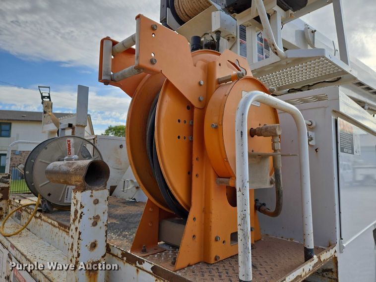 image for item EO0910 2014 Freightliner Business Class M2 digger derrick truck