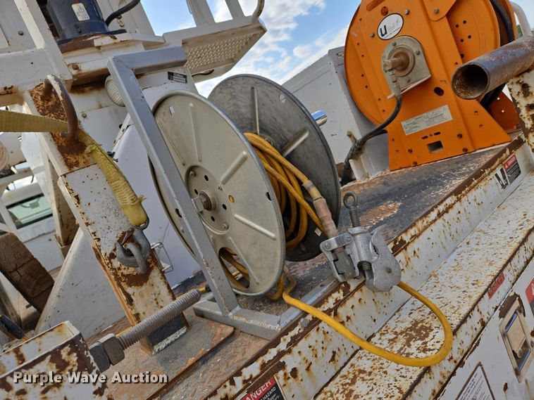 image for item EO0910 2014 Freightliner Business Class M2 digger derrick truck