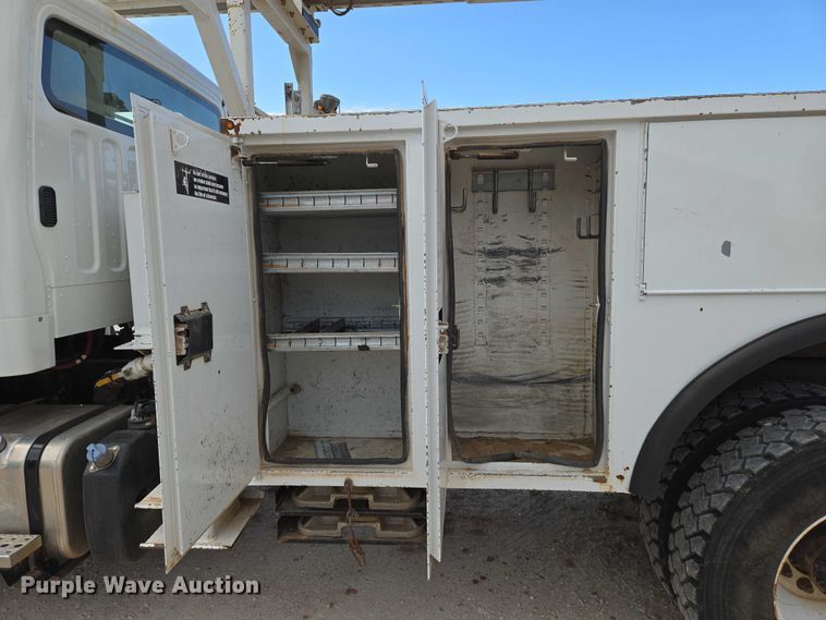 image for item EO0910 2014 Freightliner Business Class M2 digger derrick truck