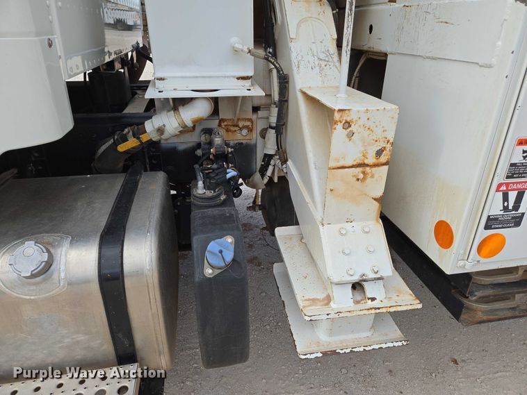 image for item EO0910 2014 Freightliner Business Class M2 digger derrick truck