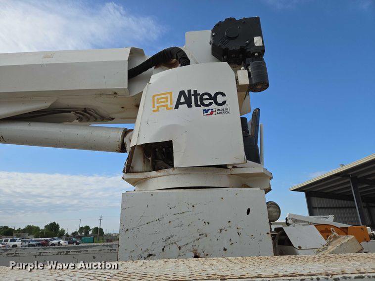 image for item EO0910 2014 Freightliner Business Class M2 digger derrick truck