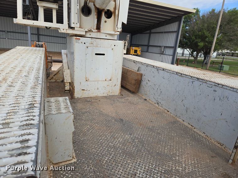 image for item EO0910 2014 Freightliner Business Class M2 digger derrick truck