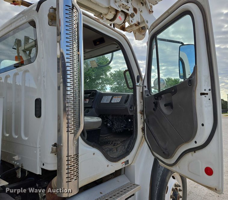 image for item EO0910 2014 Freightliner Business Class M2 digger derrick truck