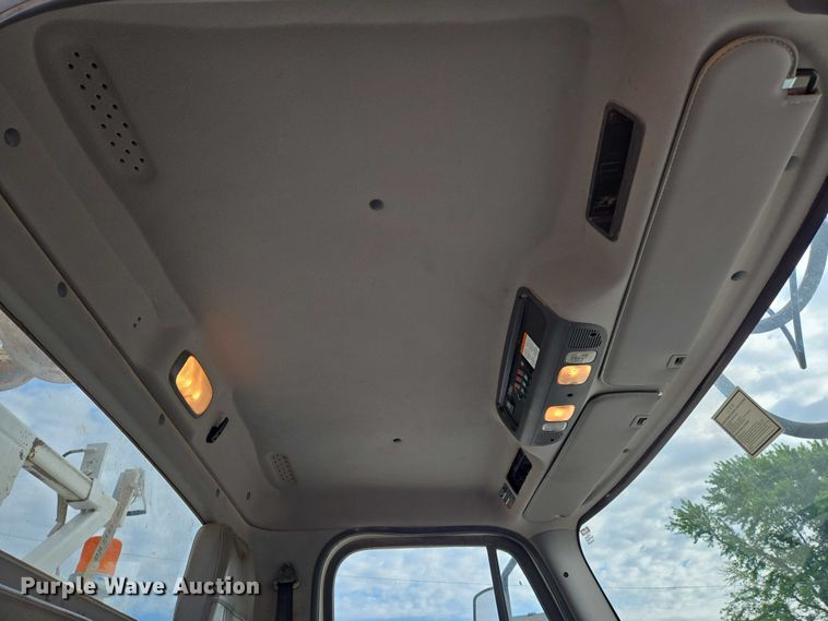 image for item EO0910 2014 Freightliner Business Class M2 digger derrick truck