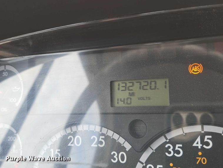 image for item EO0910 2014 Freightliner Business Class M2 digger derrick truck