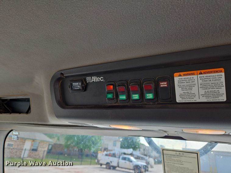 image for item EO0910 2014 Freightliner Business Class M2 digger derrick truck