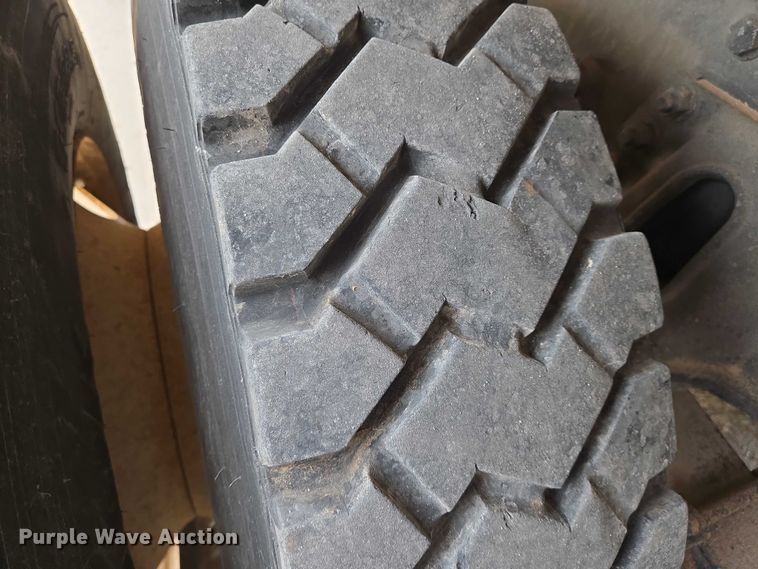 image for item EO0910 2014 Freightliner Business Class M2 digger derrick truck