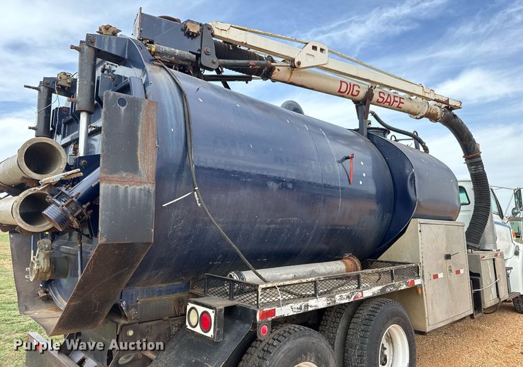 image for item EQ1234 2001 Sterling LT9500 vacuum truck