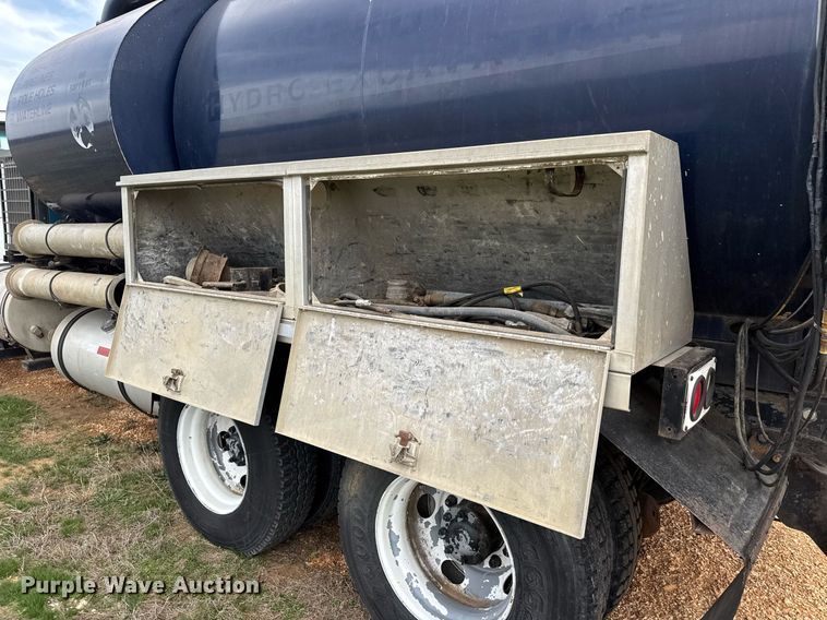 image for item EQ1234 2001 Sterling LT9500 vacuum truck