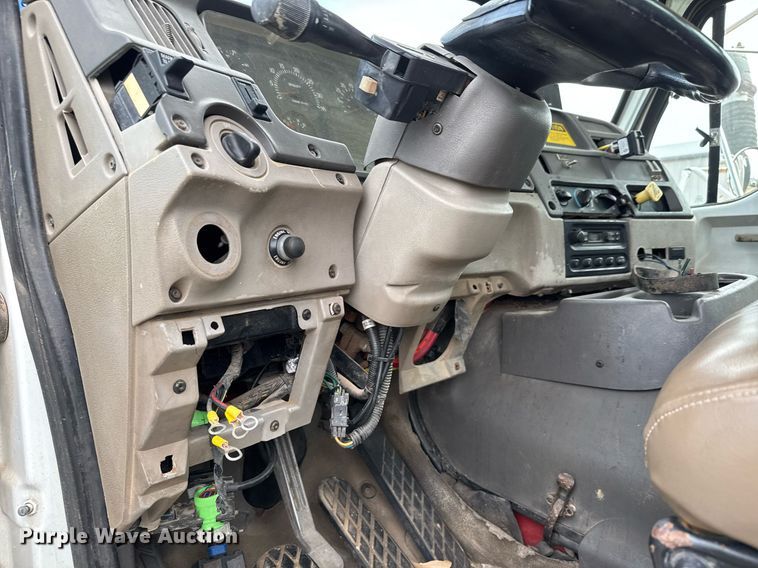 image for item EQ1234 2001 Sterling LT9500 vacuum truck