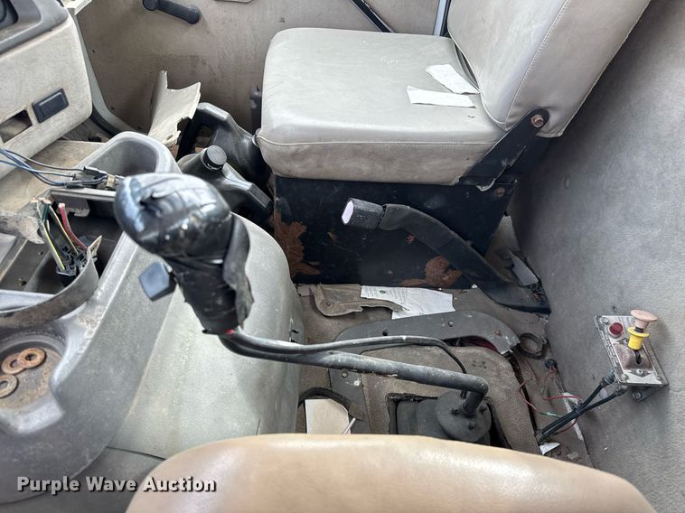 image for item EQ1234 2001 Sterling LT9500 vacuum truck