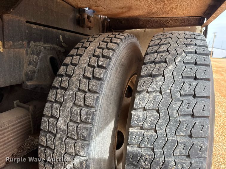 image for item EQ1234 2001 Sterling LT9500 vacuum truck