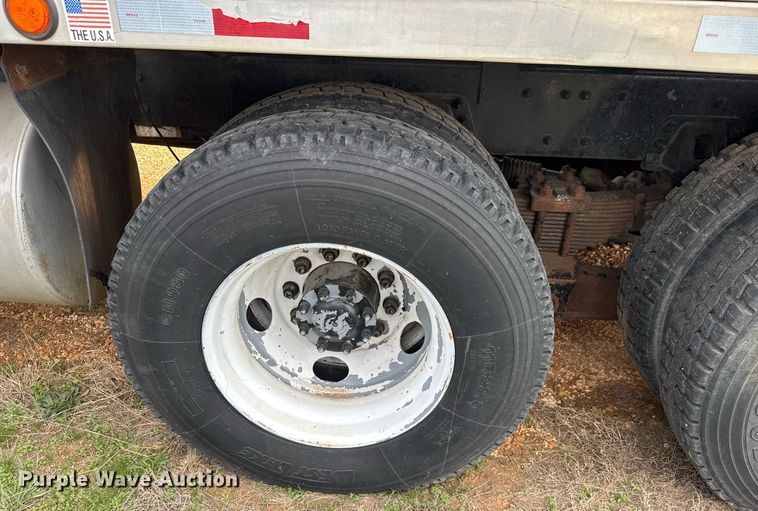 image for item EQ1234 2001 Sterling LT9500 vacuum truck