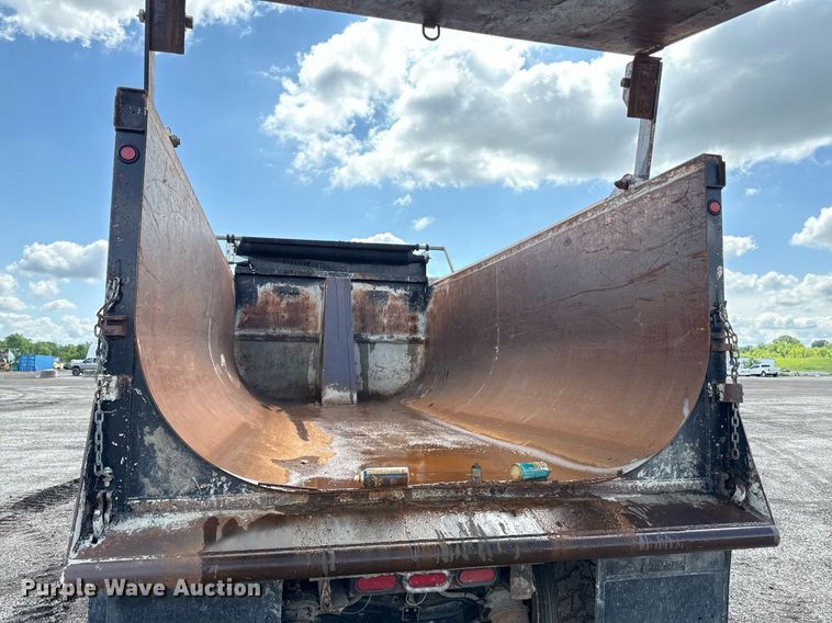 image for item OF9348 2005 Mack CV713 dump truck