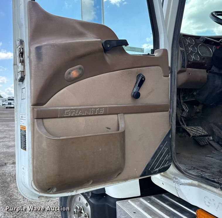 image for item OF9348 2005 Mack CV713 dump truck