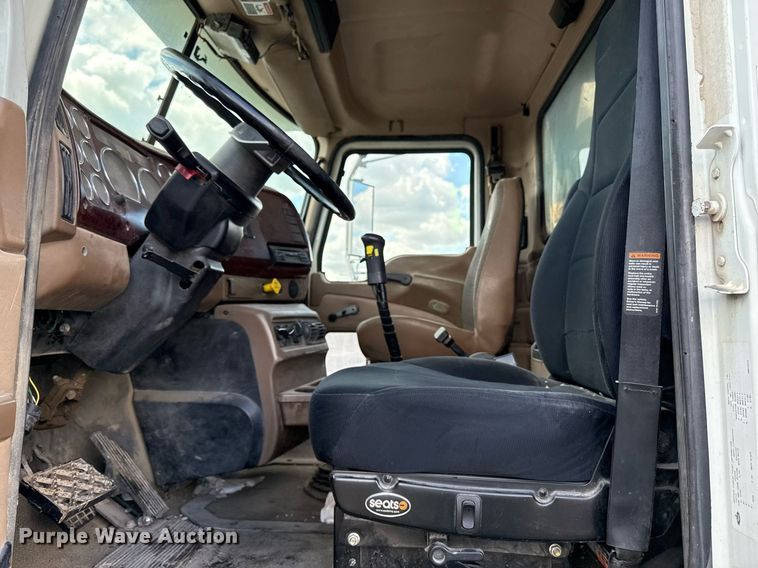 image for item OF9348 2005 Mack CV713 dump truck