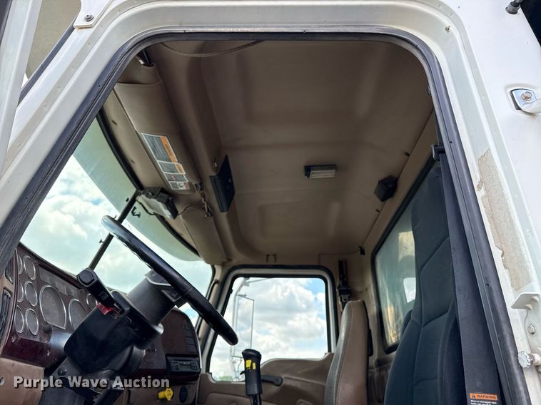 image for item OF9348 2005 Mack CV713 dump truck