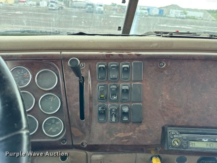 image for item OF9348 2005 Mack CV713 dump truck